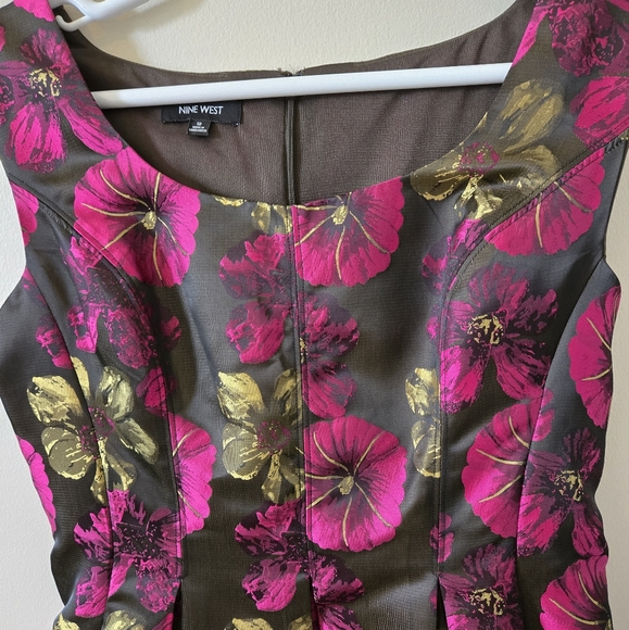 Size 12 Womens specialty dress - Picture 3 of 5